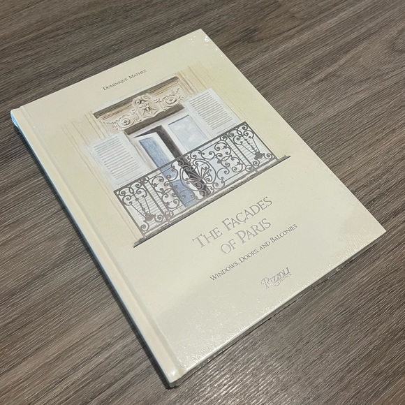 Coffee table book - Picture 1 of 4